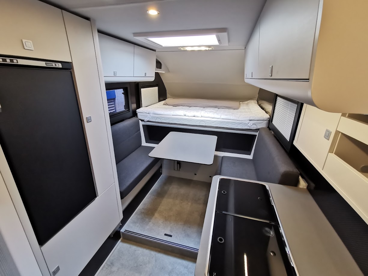 wohnkabinencenter_revolux_interieur_grau_mit_stoff_anthrazit